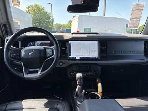 Used 2023 Ford Bronco Badlands image 10