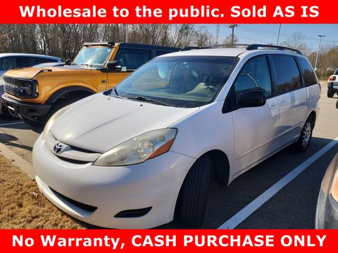 Used 2010 Toyota Sienna CE image 4