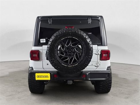 Used 2019 Jeep Wrangler Unlimited Sahara image 4