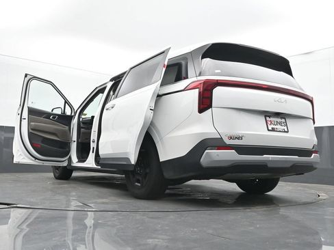 Used 2025 Kia Carnival FWD image 74