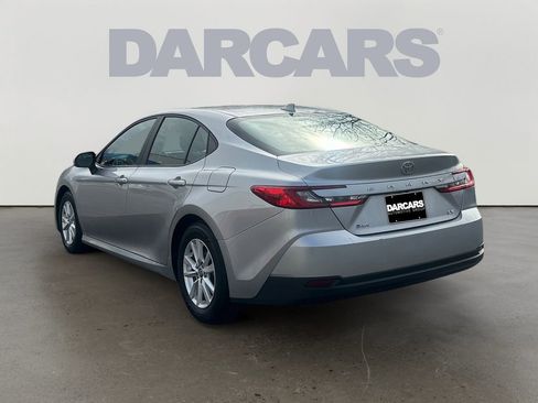 Used 2025 Toyota Camry LE image 5