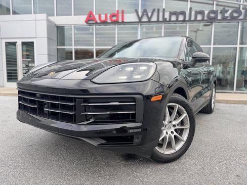 Used 2024 Porsche Cayenne image 2