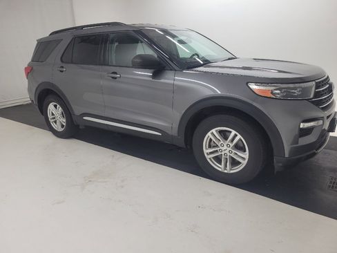 Used 2021 Ford Explorer XLT w/ Equipment Group 202A AWD/4WD image 11