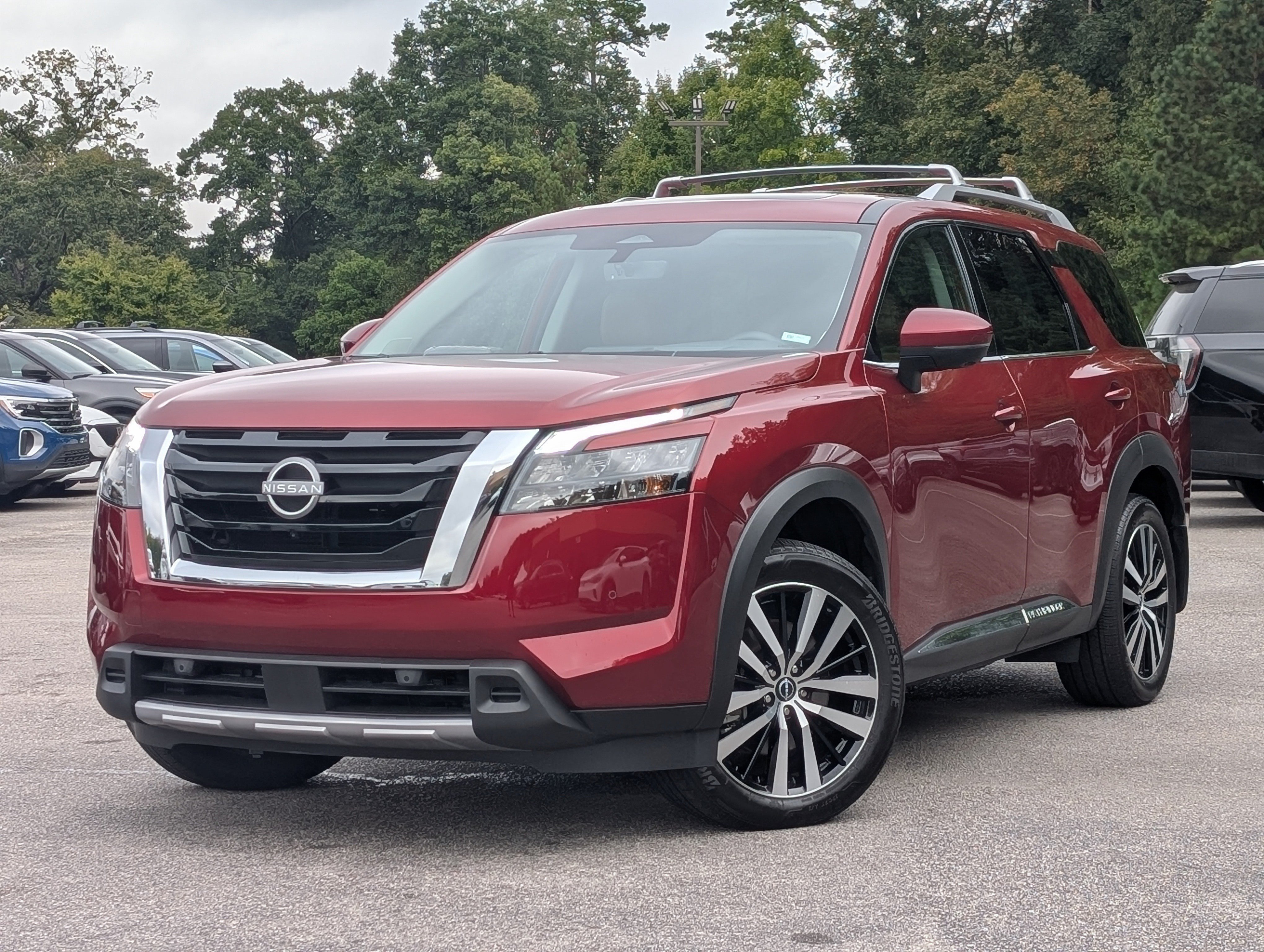 Used 2025 Nissan Pathfinder Platinum w/ Cargo Package FWD image 4