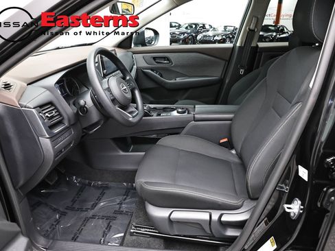 Used 2023 Nissan Rogue S AWD/4WD image 14