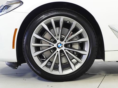 Used 2022 BMW 530i w/ Convenience Package image 5