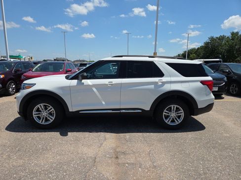 Certified 2022 Ford Explorer XLT w/ Equipment Group 202A AWD/4WD image 2