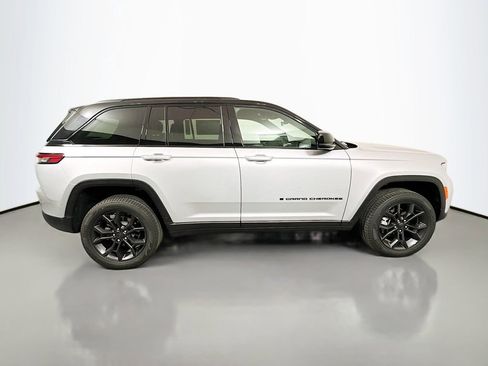 New 2025 Jeep Grand Cherokee Limited image 22