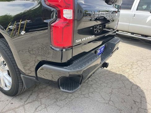 Used 2024 Chevrolet Silverado 1500 High Country w/ High Country Premium Package AWD/4WD image 10