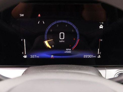 Used 2025 Chevrolet Trax LT FWD image 13