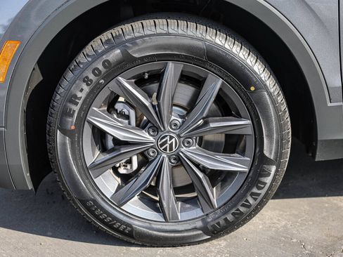 Used 2022 Volkswagen Tiguan SE AWD/4WD image 27