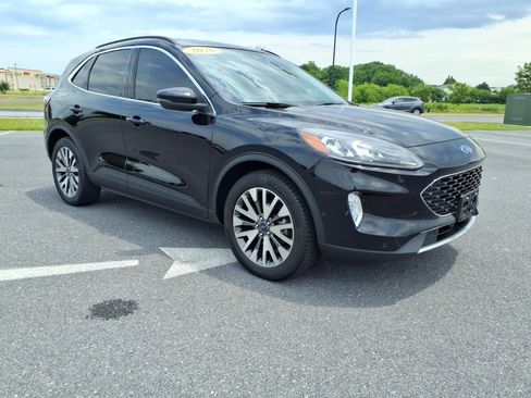 Used 2020 Ford Escape Titanium w/ Titanium Premium Package 2.0 AWD/4WD image 3