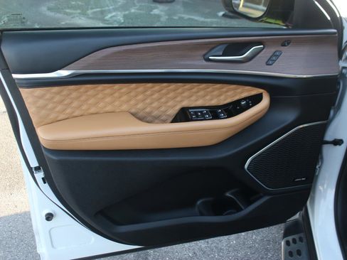 Used 2022 Jeep Grand Cherokee L Summit w/ Luxury Tech Group V image 15