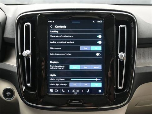 Used 2024 Volvo XC40 B5 Plus w/ Protection Package Premier image 17