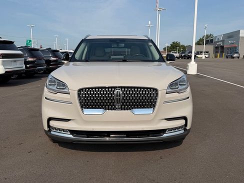 Used 2020 Lincoln Aviator Reserve w/ Equipment Group 202A AWD/4WD image 2