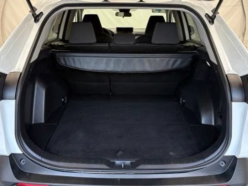 Used 2025 Toyota RAV4 XLE FWD image 4
