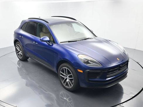 Certified 2025 Porsche Macan AWD/4WD image 41