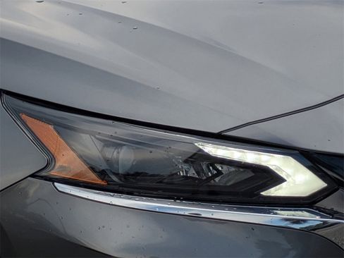 Used 2023 Nissan Altima 2.5 SV image 9