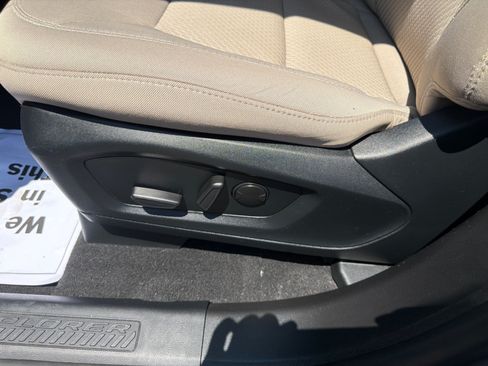 Used 2023 Ford Explorer XLT AWD/4WD image 18