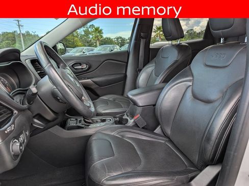 Used 2019 Jeep Cherokee Limited FWD image 13