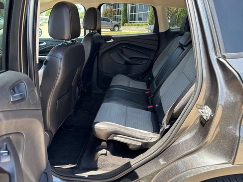 Used 2017 Ford Escape SE w/ Equipment Group 201A FWD image 10