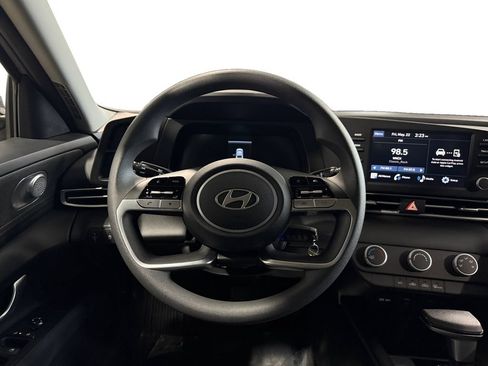 Certified 2025 Hyundai Elantra SE FWD image 16