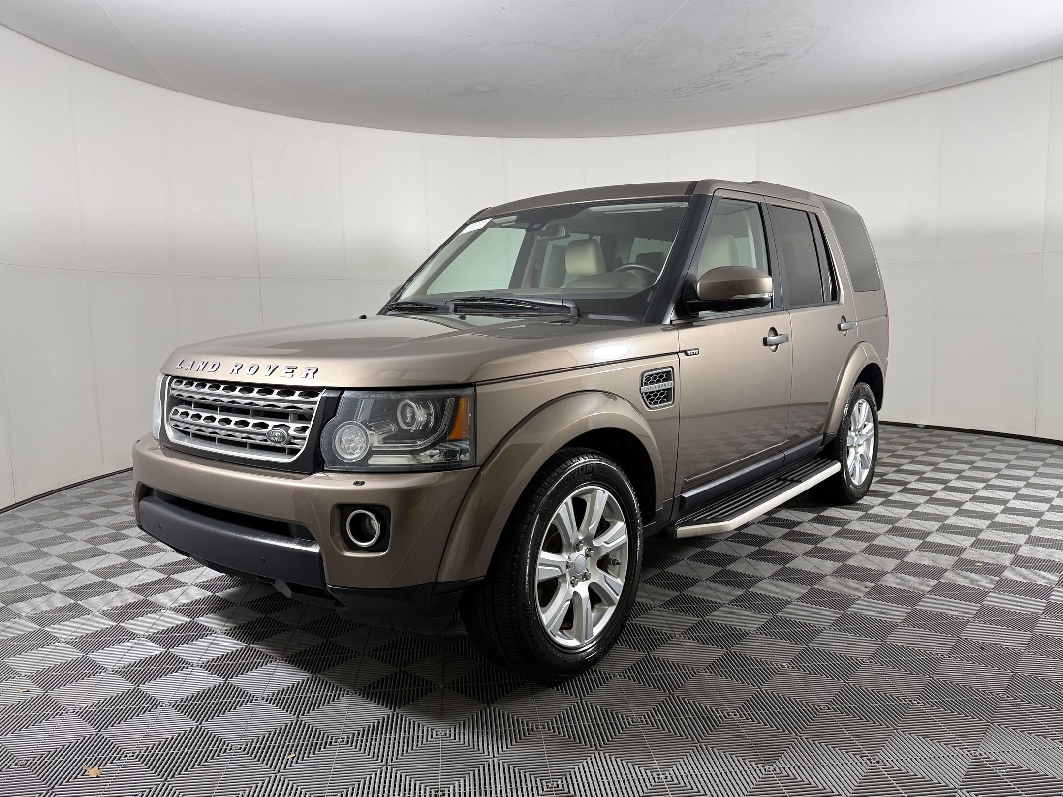 Used 2015 Land Rover LR4 HSE AWD/4WD image 1
