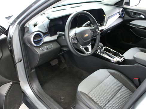 Used 2024 Chevrolet Trax LT w/ Driver Confidence Package FWD image 23