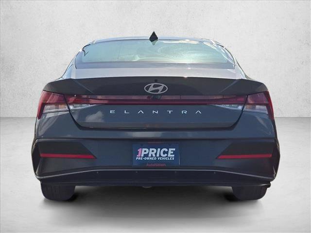 Used 2025 Hyundai Elantra SEL FWD image 7