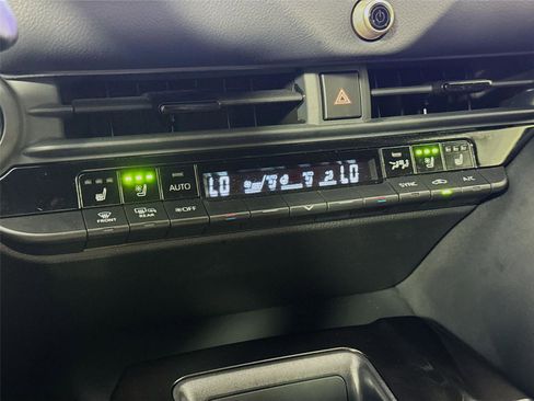 Used 2025 Toyota Crown AWD/4WD image 15