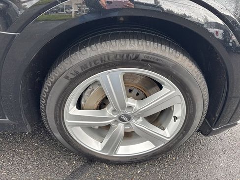 Used 2019 Audi e-tron Prestige w/ Prestige Package image 9