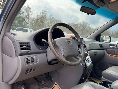 Used 2009 Toyota Sienna XLE FWD image 14
