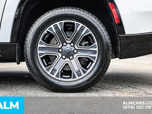 Used 2024 Jeep Wagoneer L Series II w/ Flexible Seating Group image 18