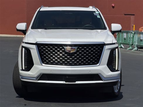 Used 2025 Cadillac Escalade ESV Premium Luxury AWD/4WD image 7