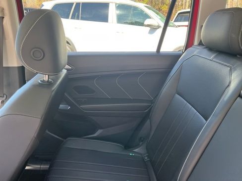 Used 2023 Volkswagen Tiguan SE w/ Panoramic Sunroof Package image 13