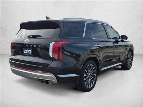 Used 2023 Hyundai Palisade Calligraphy w/ Winter Package FWD image 5