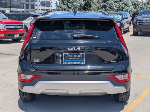 Certified 2024 Kia Niro EX FWD image 4