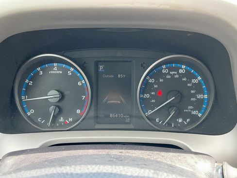 Used 2017 Toyota RAV4 LE FWD image 13