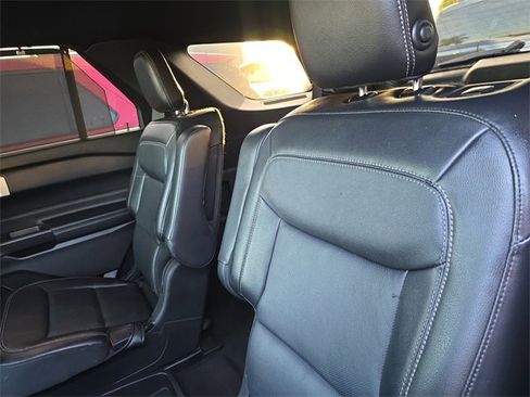 Used 2020 Ford Explorer Limited image 11