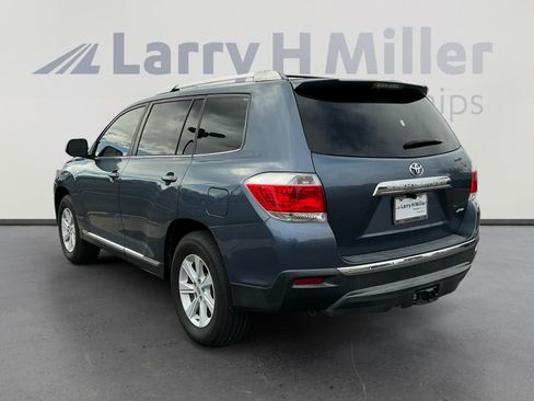 Used 2013 Toyota Highlander 4WD w/ Cold Weather Pkg image 3