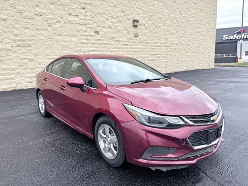 Used 2017 Chevrolet Cruze LT w/ Convenience Package image 7