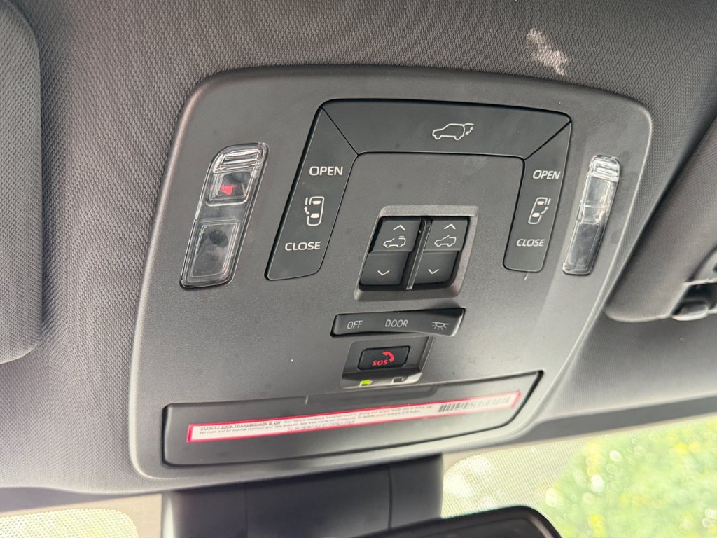Used 2023 Toyota Sienna XSE w/ XSE Plus Package FWD image 31