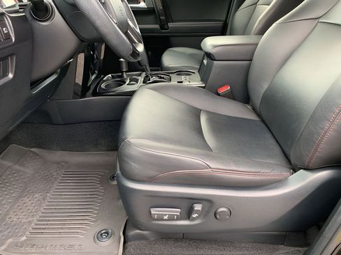 Used 2021 Toyota 4Runner Venture w/ Moonroof Package image 10