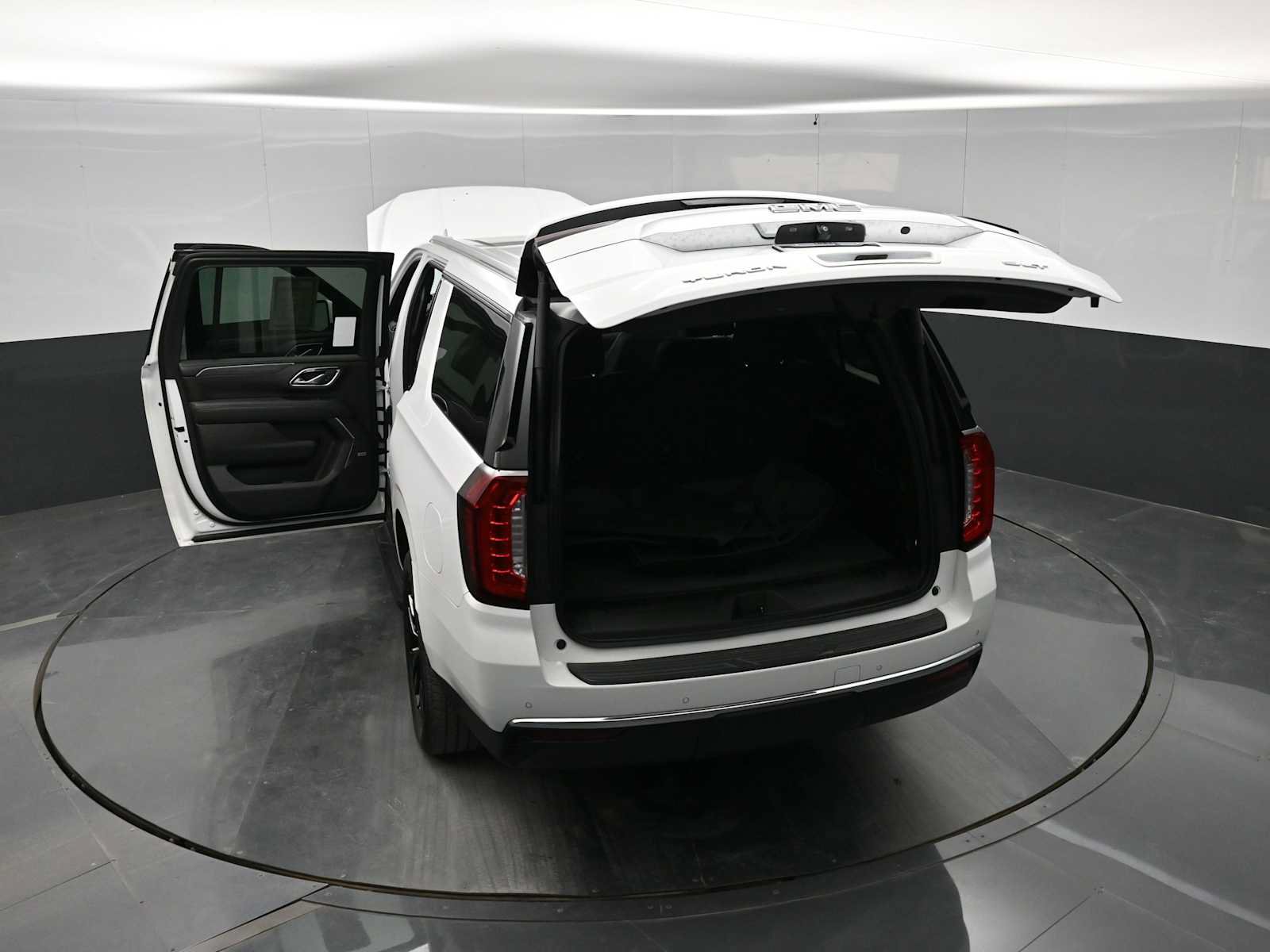 Used 2022 GMC Yukon XL SLT w/ SLT Premium Package AWD/4WD image 43
