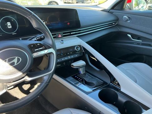 Used 2025 Hyundai Elantra Limited FWD image 32