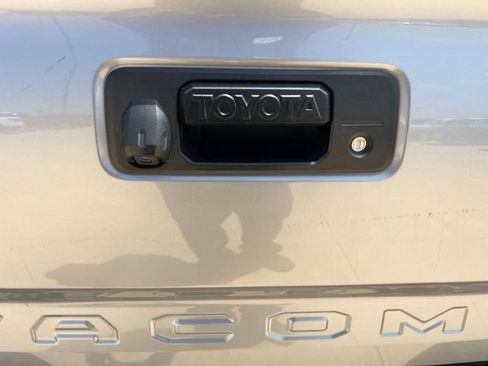 Used 2020 Toyota Tacoma TRD Off-Road AWD/4WD image 22