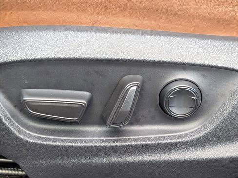 Used 2025 Toyota Crown Signia image 22