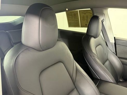 Used 2025 Tesla Model Y Long Range image 27