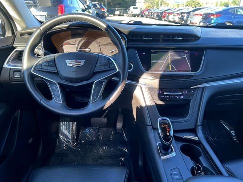 Used 2017 Cadillac XT5 Luxury w/ Driver Awareness Package image 13