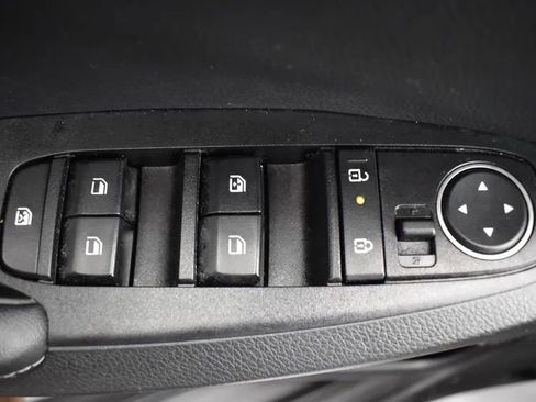 Used 2025 Kia Seltos S image 21